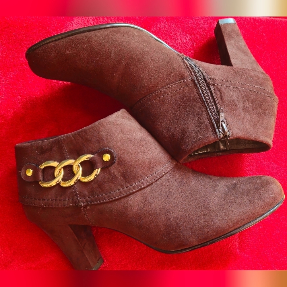 A2 by AEROSOLES First Role Brown Booties w/Chunky Gold Chain Accents-Size 12W